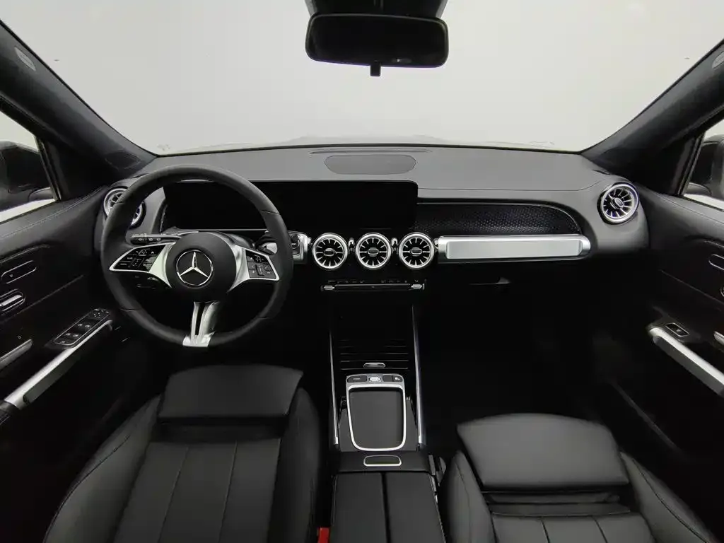 Mercedes-Benz EQB — фото 8