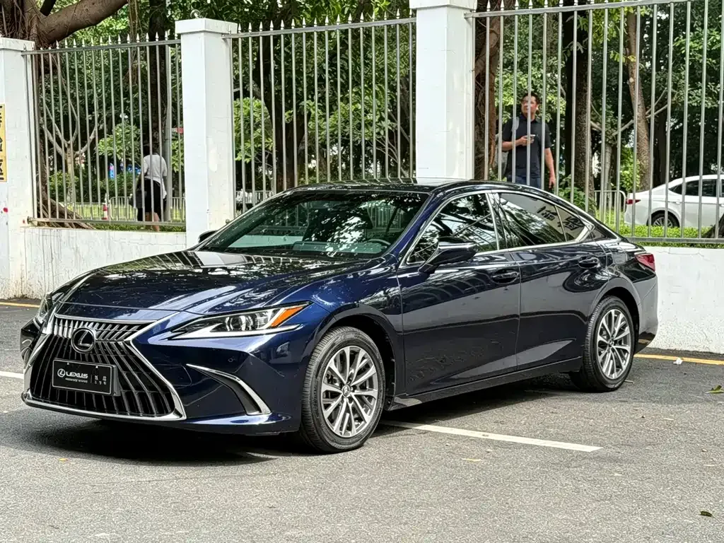 Lexus ES — фото 1