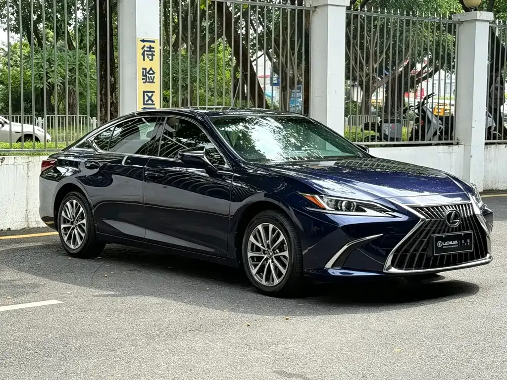 Lexus ES — фото 8