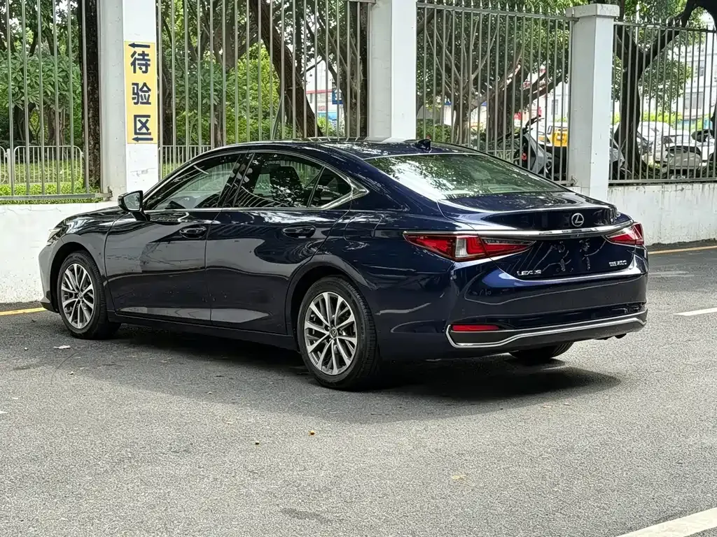 Lexus ES — фото 9