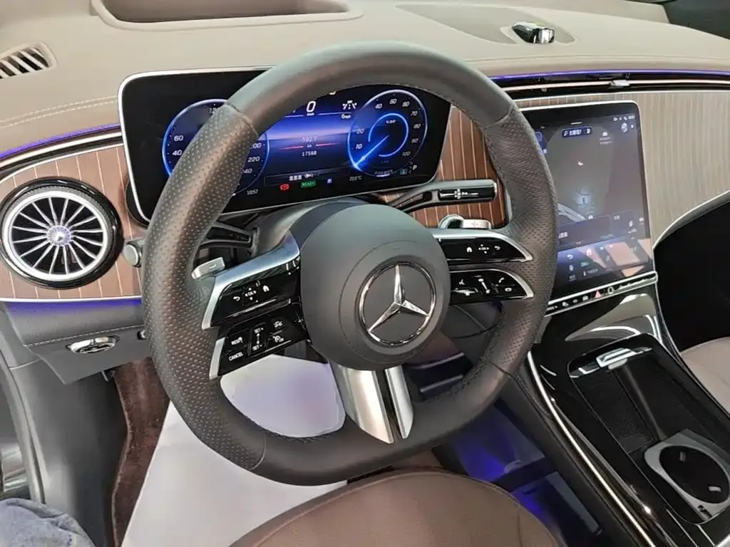 Mercedes-Benz EQE SUV — фото 5