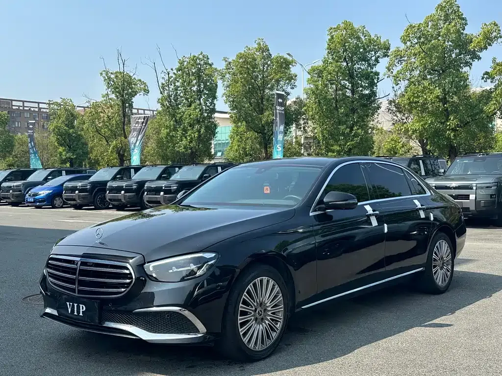 Mercedes-Benz E-Class — фото 1