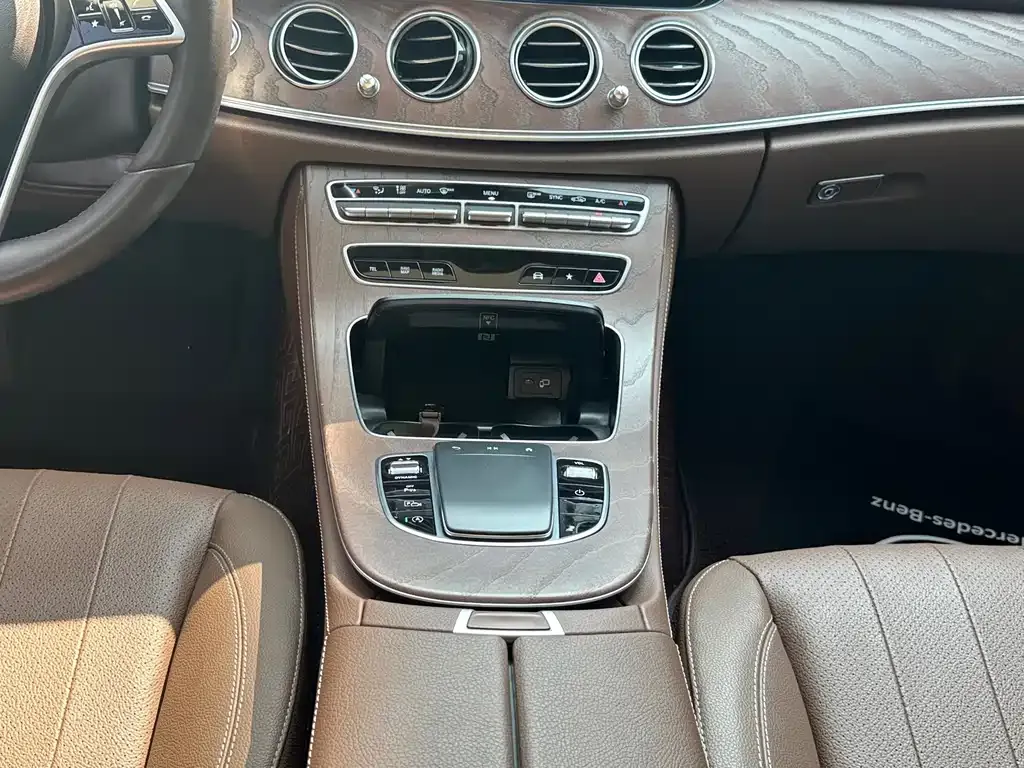 Mercedes-Benz E-Class — фото 10