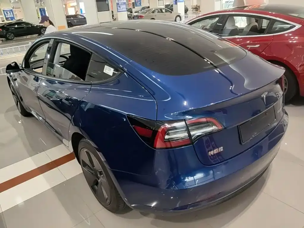 Tesla Model 3 — фото 4