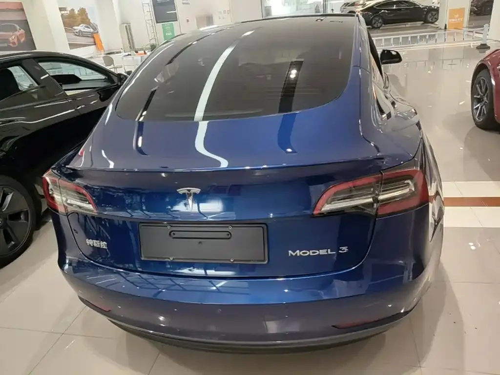 Tesla Model 3 — фото 5