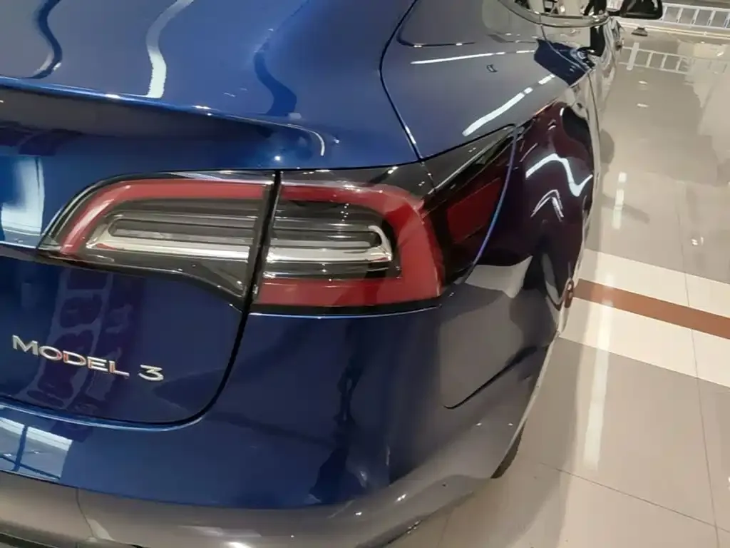 Tesla Model 3 — фото 2