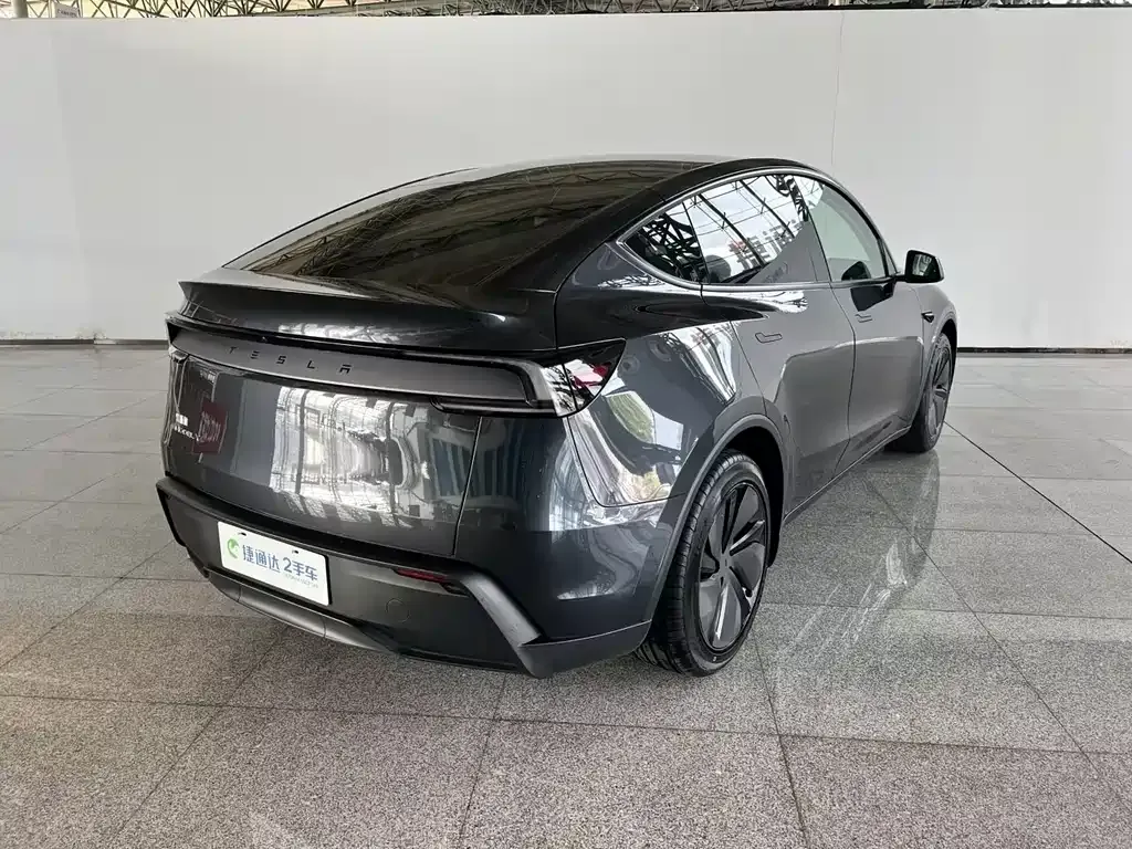 Tesla Model Y — фото 7