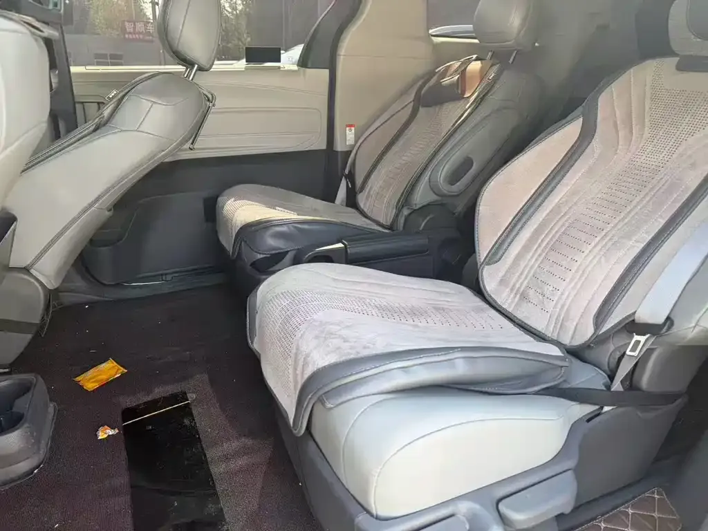 Toyota Granvia — фото 3