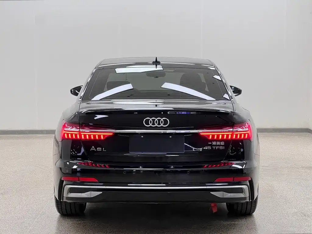 Audi A6L — фото 7