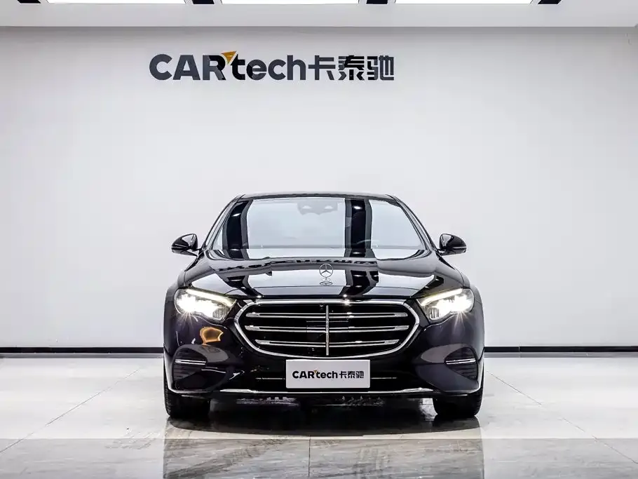 Mercedes-Benz E-Class — фото 1