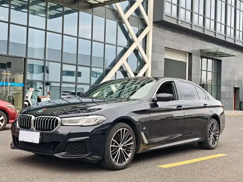 BMW 5 Series — фото 1