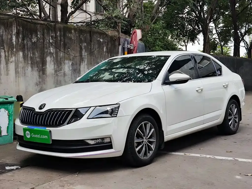 Skoda Octavia — фото 1