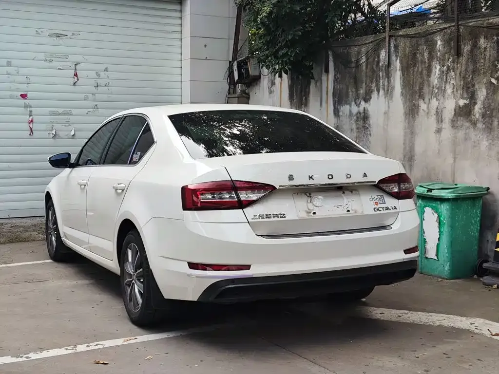Skoda Octavia — фото 8