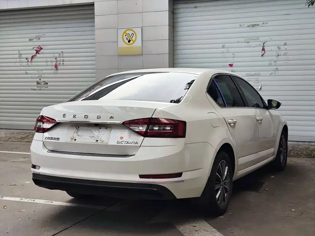 Skoda Octavia — фото 2