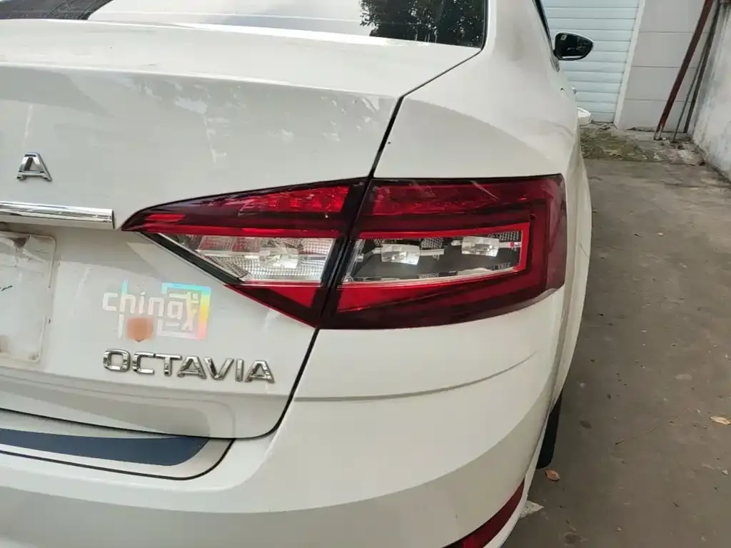 Skoda Octavia — фото 7