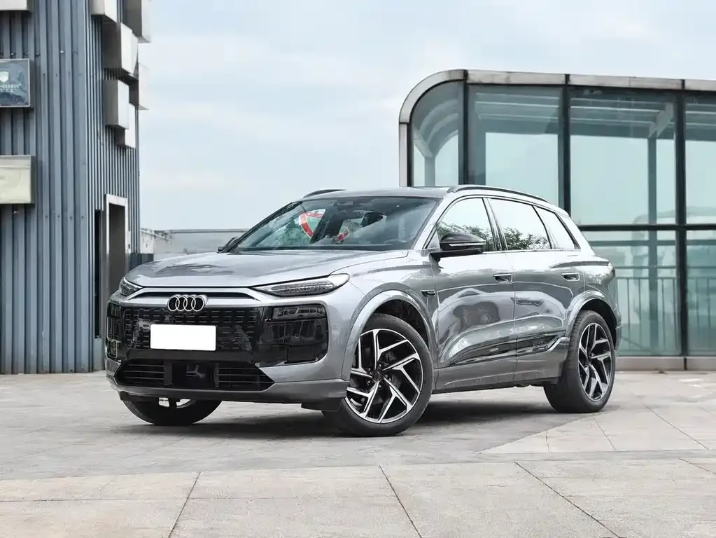 Audi Q6L e-tron — фото 1
