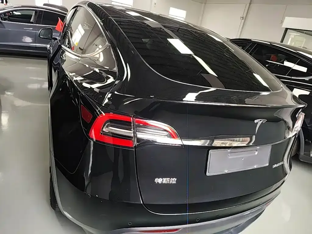 Tesla Model Y — фото 8