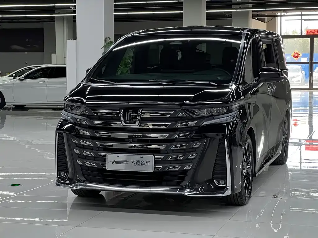 Toyota Vellfire — фото 1