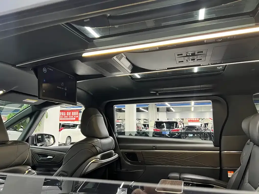 Toyota Vellfire — фото 4