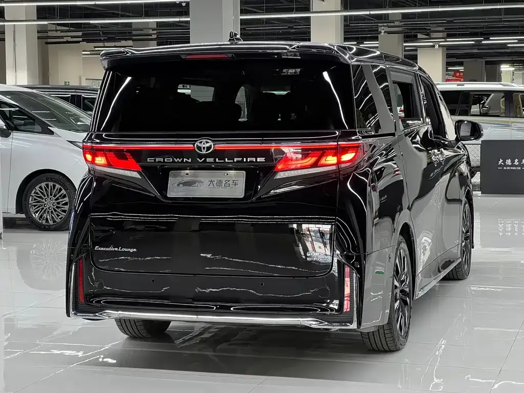 Toyota Vellfire — фото 9