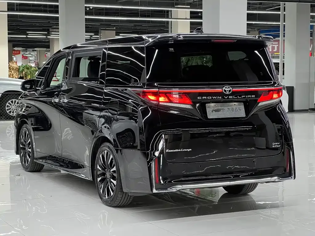 Toyota Vellfire — фото 3