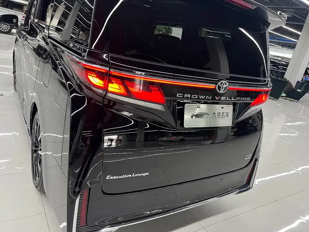 Toyota Vellfire — фото 2