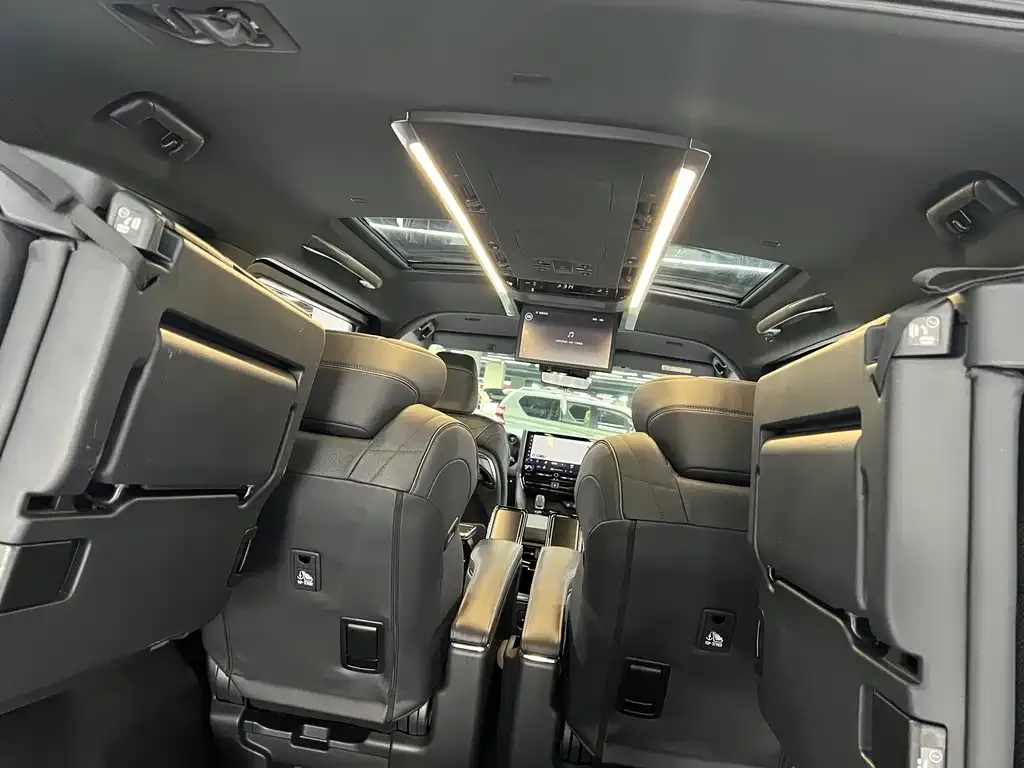 Toyota Vellfire — фото 6