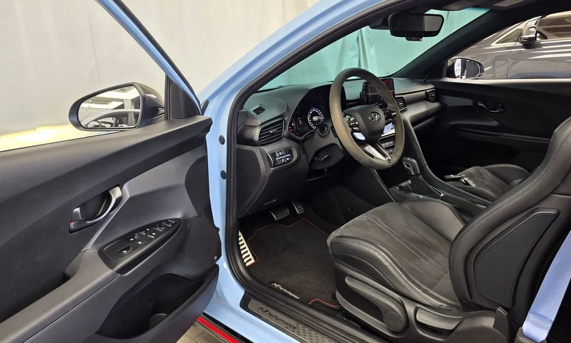 Hyundai Veloster — фото 9