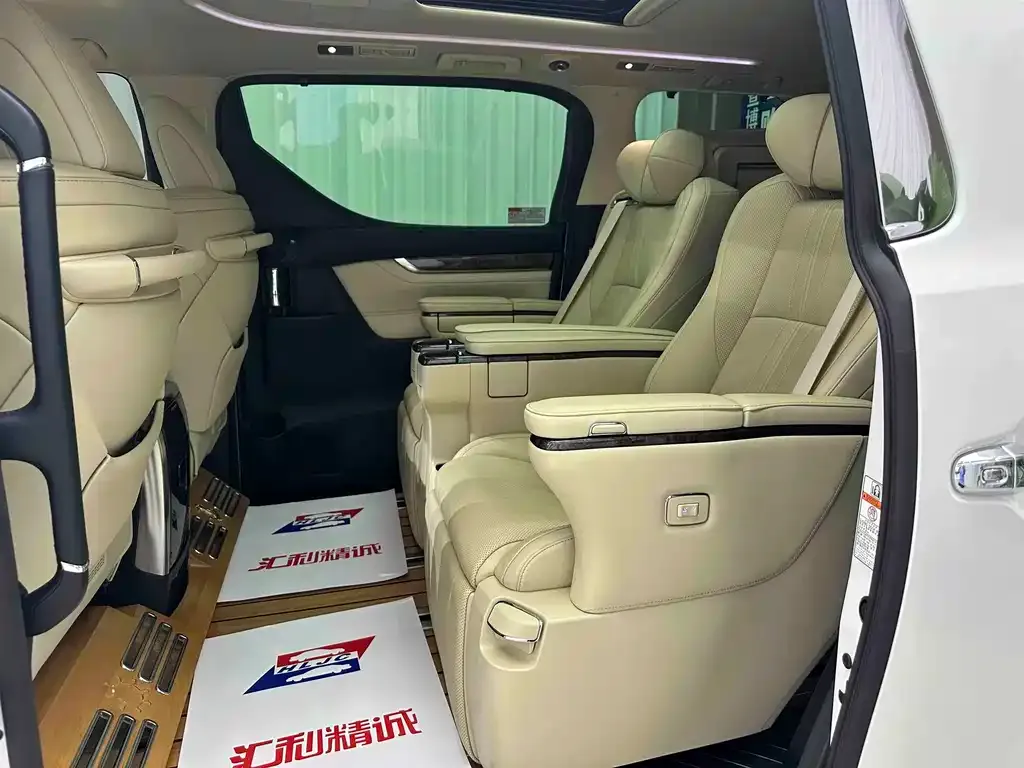 Toyota Alphard — фото 5