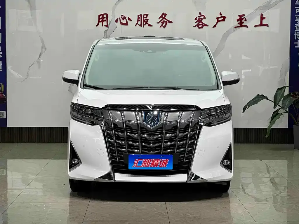 Toyota Alphard — фото 2