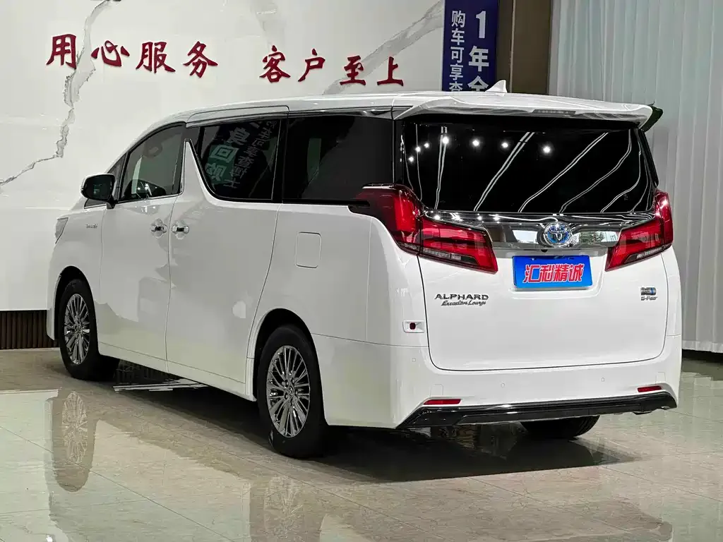 Toyota Alphard — фото 3