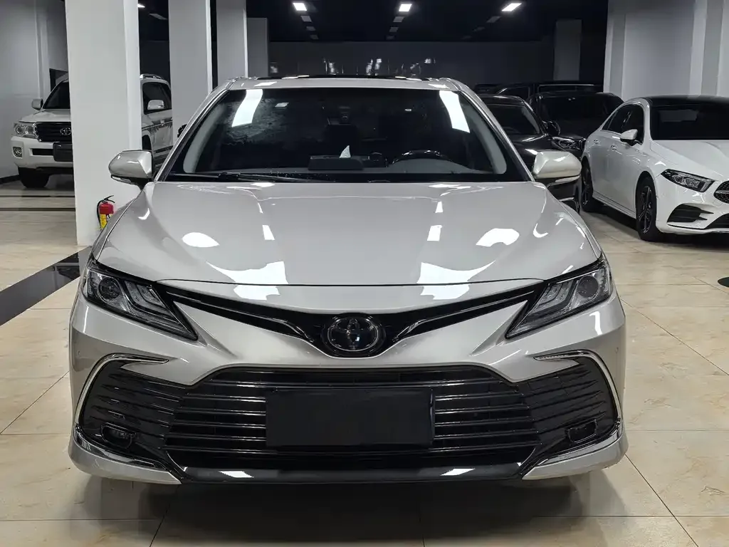 Toyota Camry — фото 6
