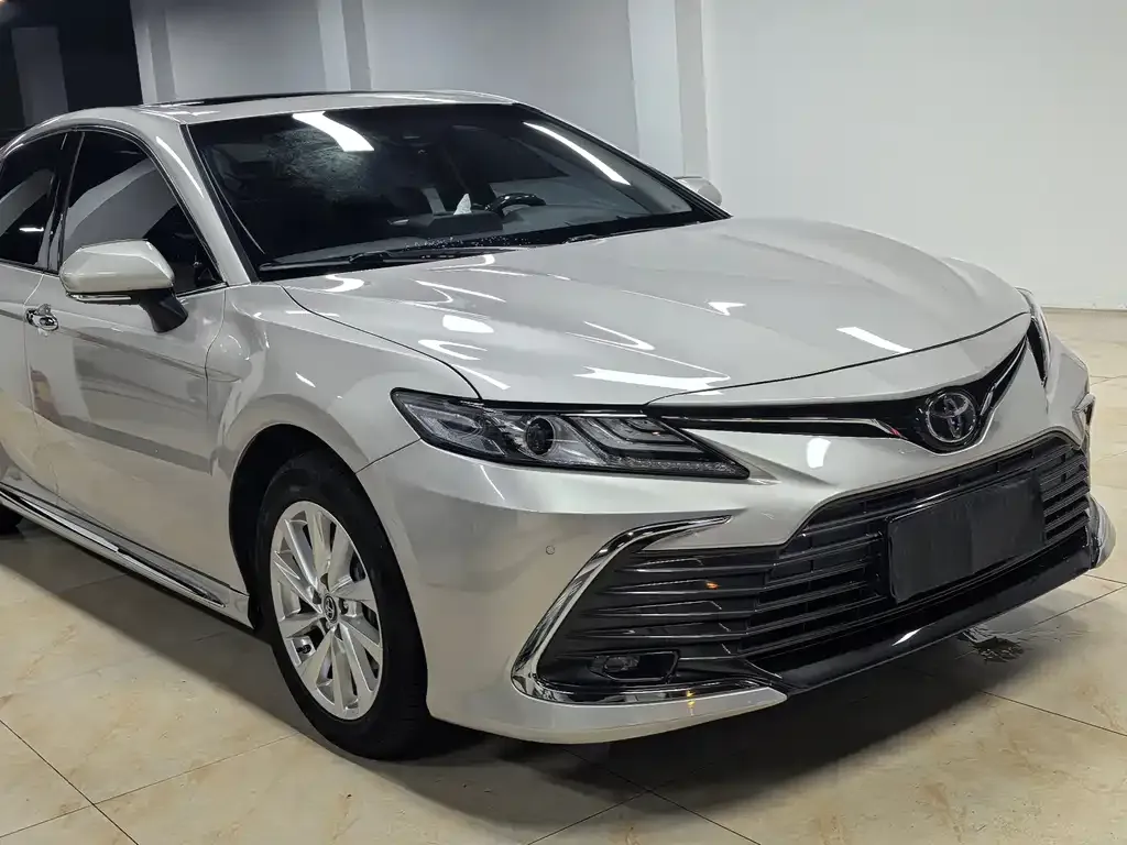 Toyota Camry — фото 7