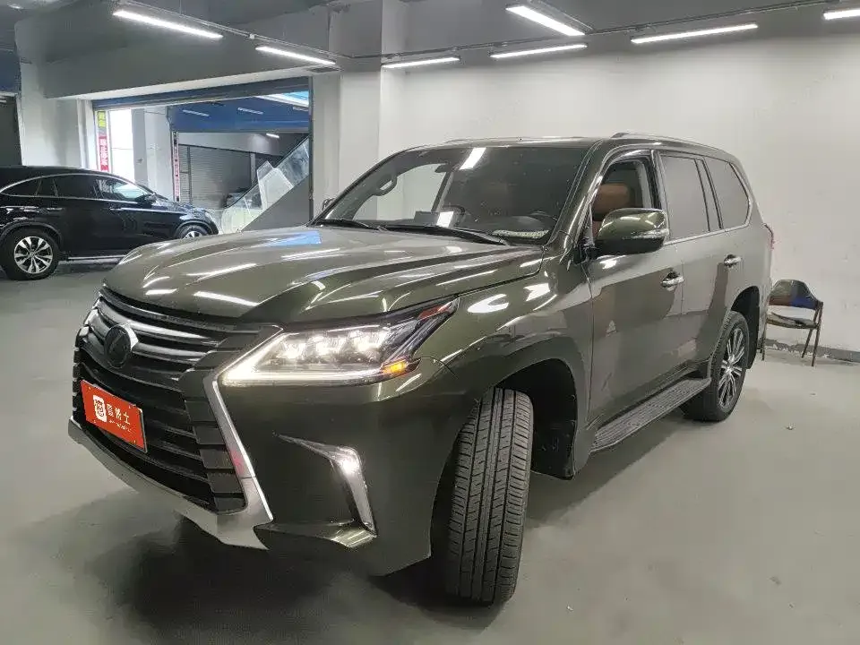 Lexus LX — фото 1