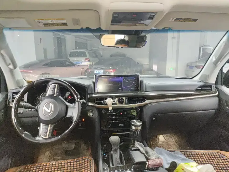 Lexus LX — фото 10