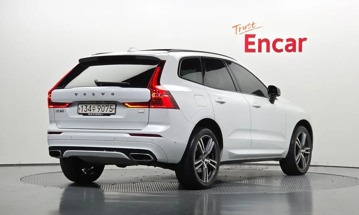Volvo XC60 — фото 7