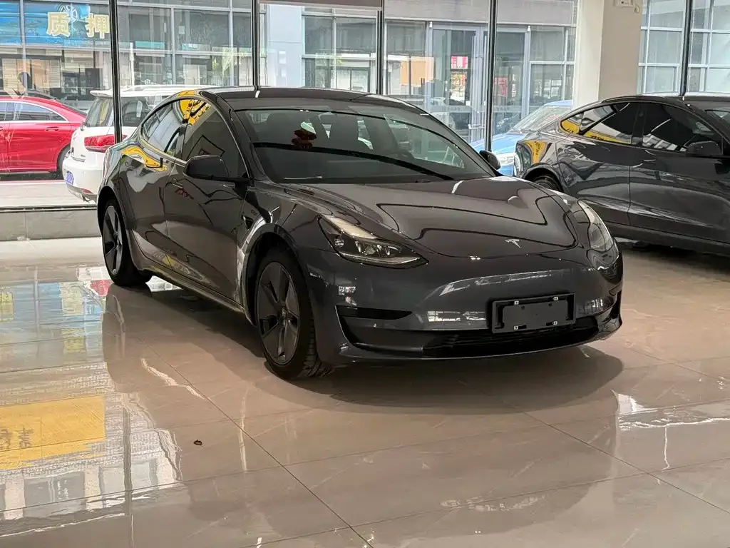 Tesla Model 3 — фото 4