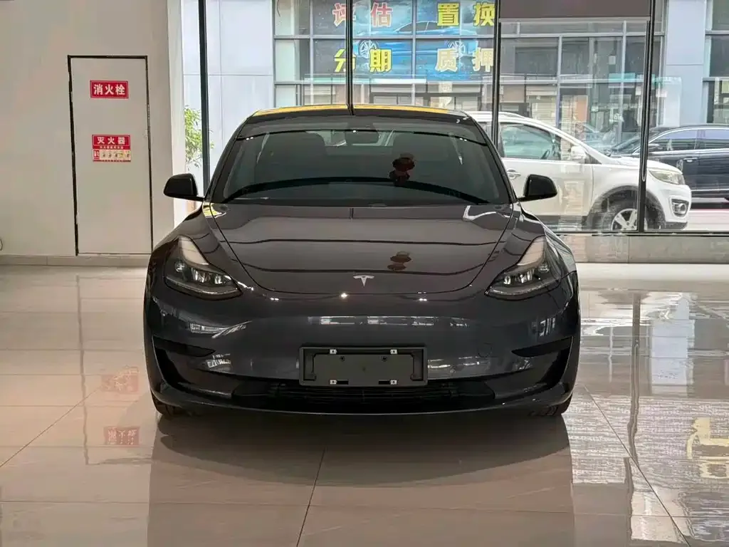 Tesla Model 3 — фото 9