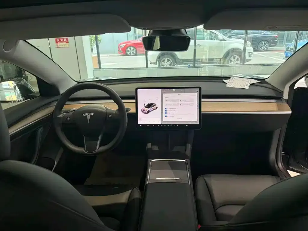 Tesla Model 3 — фото 10