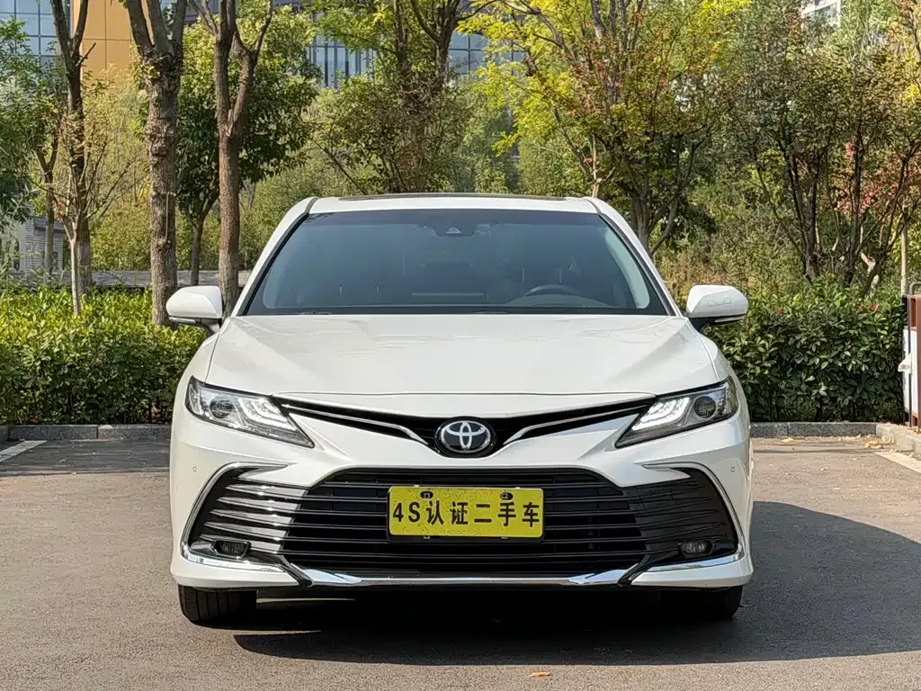Toyota Camry — фото 10
