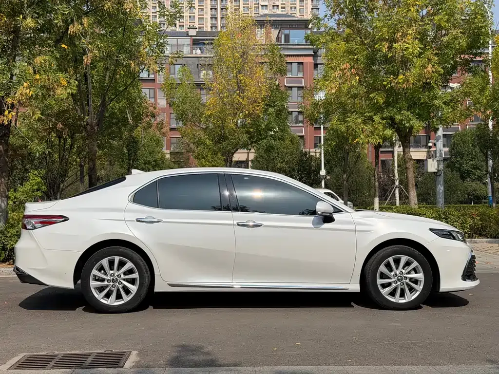 Toyota Camry — фото 8