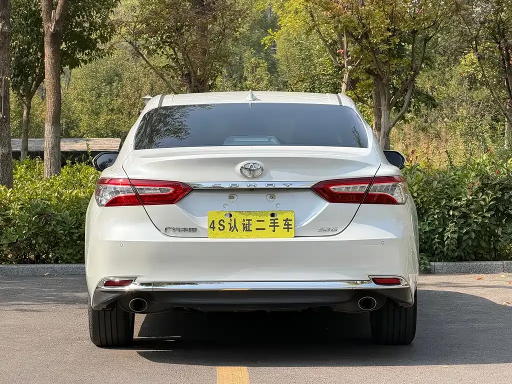 Toyota Camry — фото 6