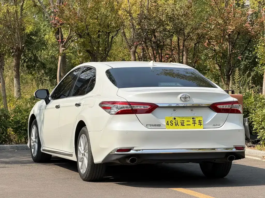Toyota Camry — фото 9