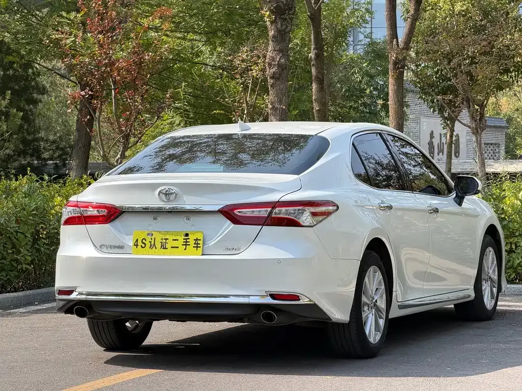 Toyota Camry — фото 4