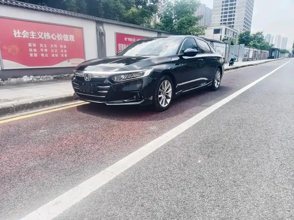 Honda Accord — фото 1