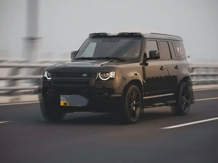 Land Rover Defender — фото 1
