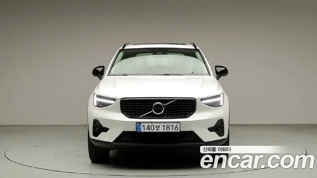 Volvo XC40 — фото 2