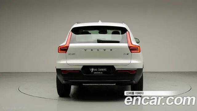 Volvo XC40 — фото 6