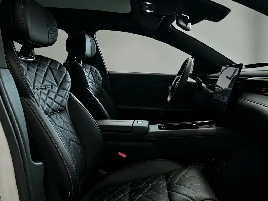 Lynk & Co 10 — фото 6