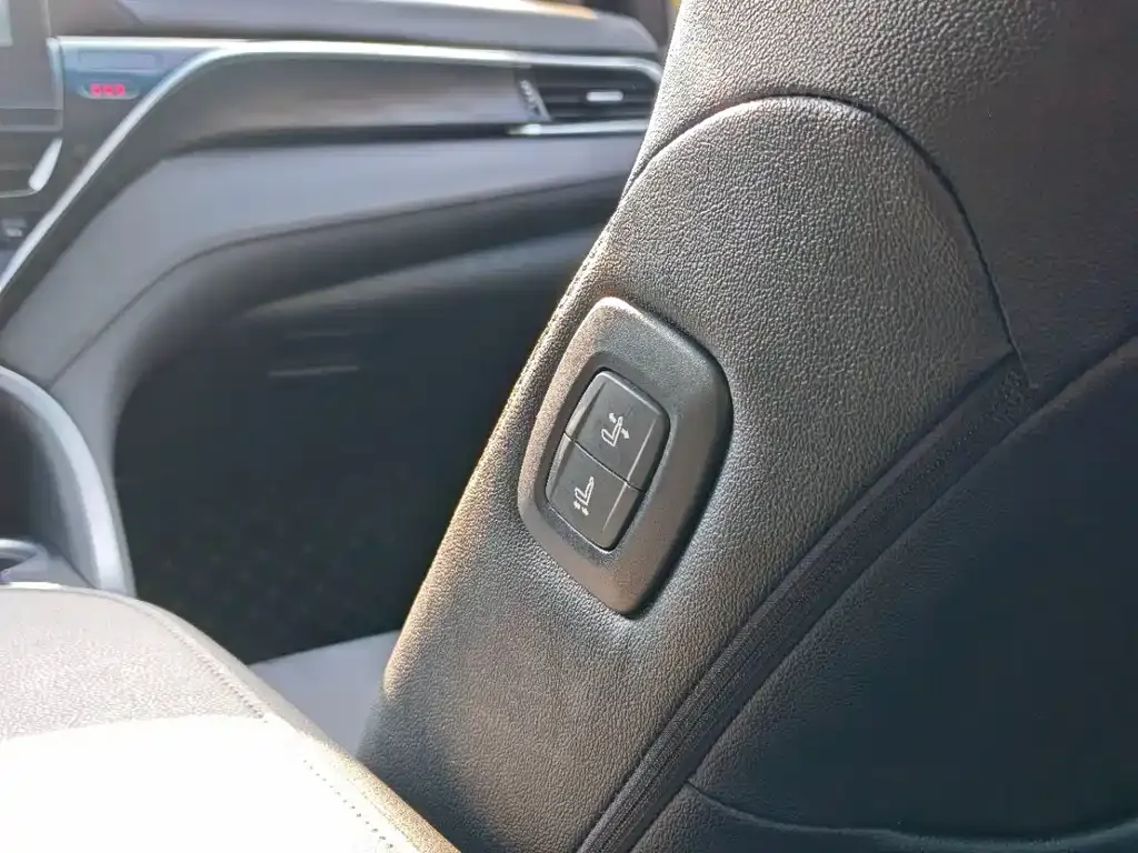 Toyota Camry — фото 6